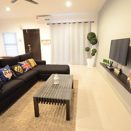 Decozy Homestay อิโปห์ ภายนอก รูปภาพ